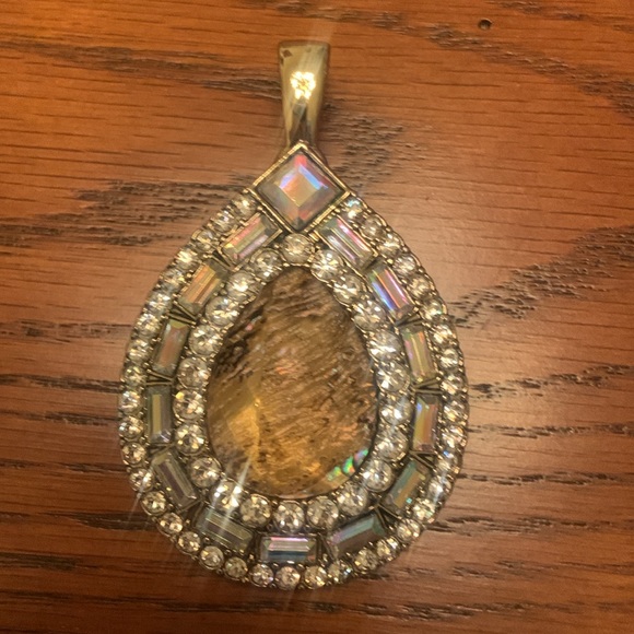 BEAUTIFUL New Premier Designs Gold Tone Pendant w/Wide Magnetic Closure Clasp - Picture 3 of 17